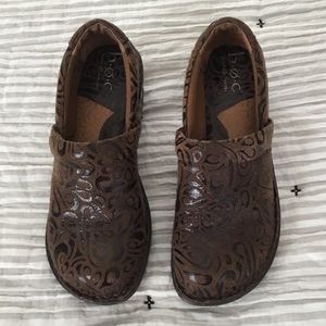 boc Born Concept Women’s Brown Paisley Leather Clogs, Size 6.5 / 37